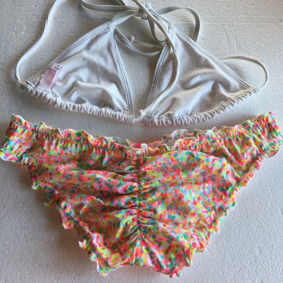 Victoria’s Secrets bathing suit 👙 - Picture 2 of 2